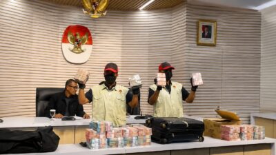 Barang bukti hasil OTT, uang tunai lebih dari 2Miliar Rupiah.