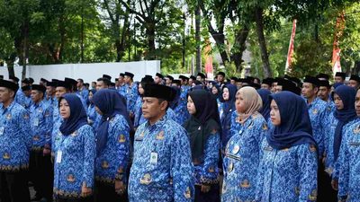 Komisi X DPR minta seleksi PNS 2027 prioritaskan guru PPPK di wilayah 3T, termasuk NTT, demi pemerataan kualitas pendidikan.