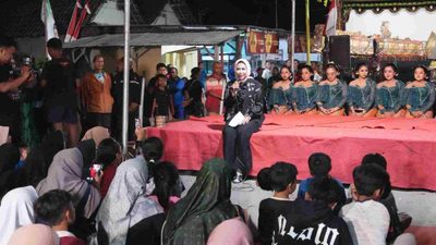 Wabup Sidoarjo Mimik Idayana meresmikan gapura megah Desa Jogosatru, Sukodono, yang menjadi penanda wilayah sekaligus ikon baru desa.