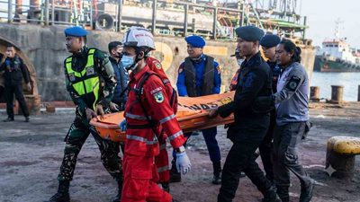 Kopaska, BSG, penyelam, dan drone laut dikerahkan mencari 129 korban Kapal Virgo Transport 8 yang terbalik di Laut Jawa.